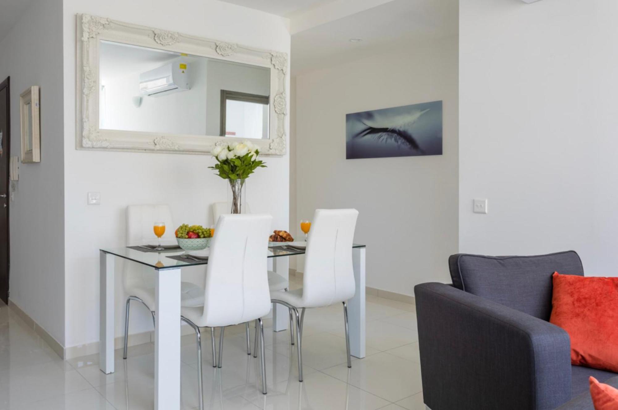 Saint Julian - Lovely Apartment With Terrace - Cityapartmentstay سانت جوليان المظهر الخارجي الصورة