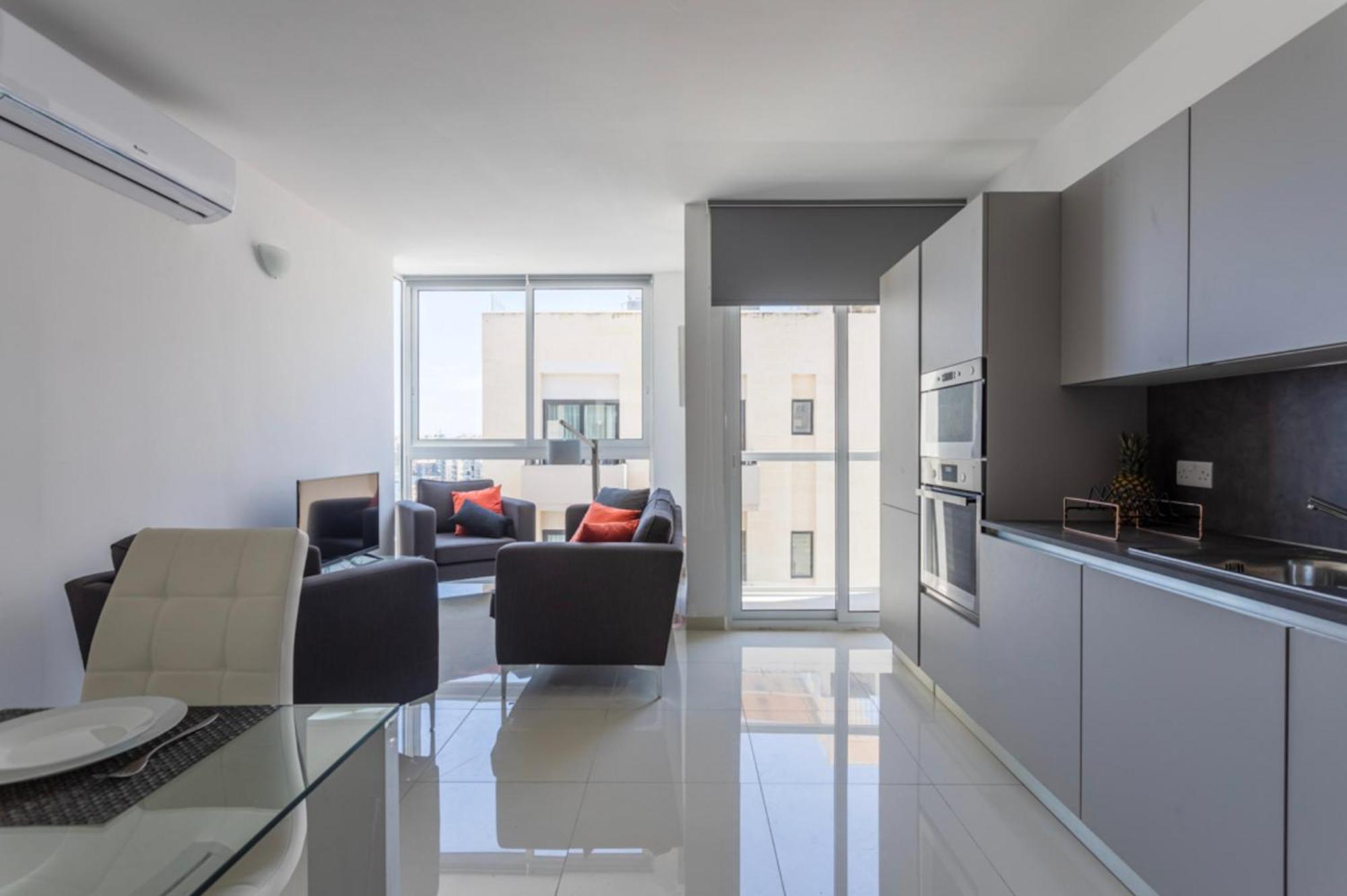 Saint Julian - Lovely Apartment With Terrace - Cityapartmentstay سانت جوليان المظهر الخارجي الصورة