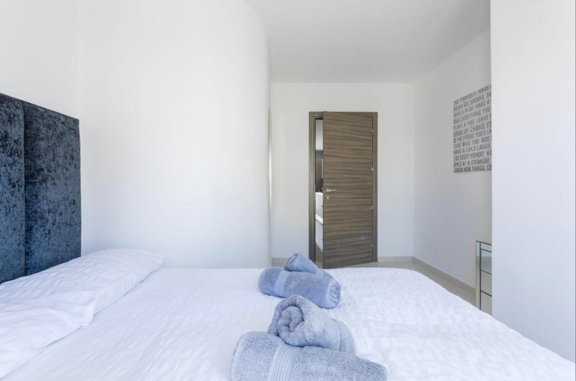 Saint Julian - Lovely Apartment With Terrace - Cityapartmentstay سانت جوليان المظهر الخارجي الصورة